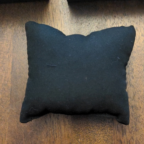 Coach Black Box Set with Cushion - Picture 4 of 11